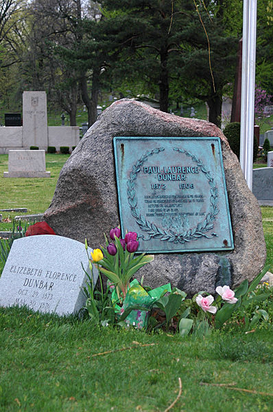 paul laurence dunbar grave at woodland cemetery