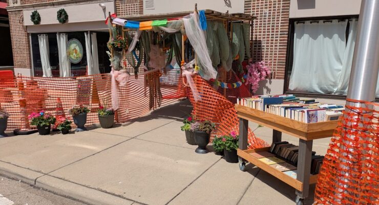 rabbit hole books orange fencing downtown